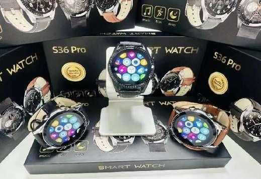 S36 Pro Smartwatch with Heart Rate Monitor (Black) vue 3