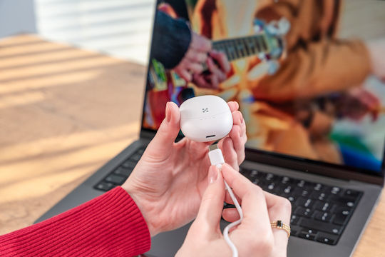 XTW300W In-ear Bluetooth Handsfree Earphones with Sweat Resistance and Charging Case White view 3