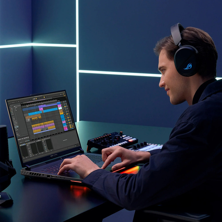Asus ROG Strix G18 G814FP-S8053 G814FP-S8053 18" IPS FHD+ 165Hz (Ryzen 9-9955HX/32GB/1TB SSD/GeForce RTX 5070/No OS) Eclipse Gray (US Keyboard) view 6
