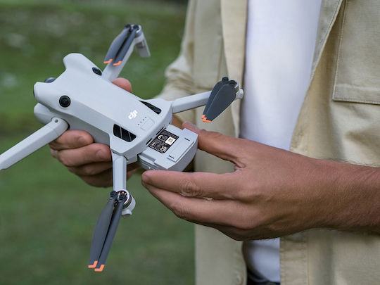 DJI Mini 4 Pro Drone Fly More Combo 5.8 GHz with Camera 4K 60fps and Controller view 9